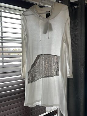 Sz L 🇨🇦⭐️NWT Pure Essence Bamboo White Hooded Silver Sequin Accent Pocket Dress